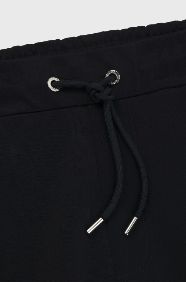 hbeu50537360_404_240 hbeu50537360_404_240